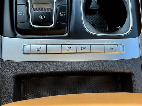 Used 2023 Kia Carnival LX image 23