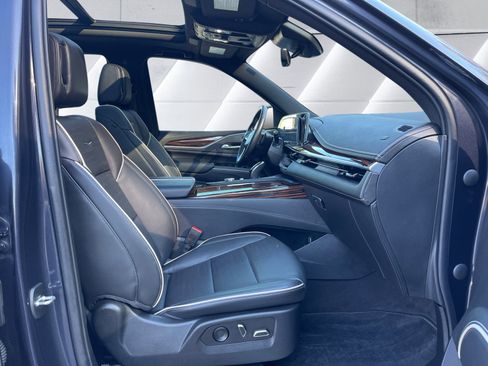 Used 2023 Cadillac Escalade Premium Luxury image 16
