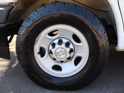 Used 2017 Chevrolet Express 2500 image 35