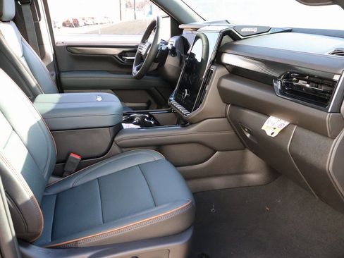 New 2026 GMC Yukon XL AT4 w/ AT4 Premium Plus Package AWD/4WD image 7
