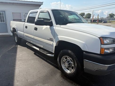 Used 2005 Chevrolet Silverado 2500 LS w/ Heavy-Duty Power Package image 4