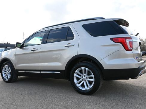 Used 2017 Ford Explorer XLT w/ Equipment Group 202A image 2