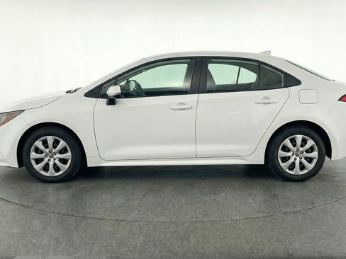 Used 2025 Toyota Corolla LE FWD image 5