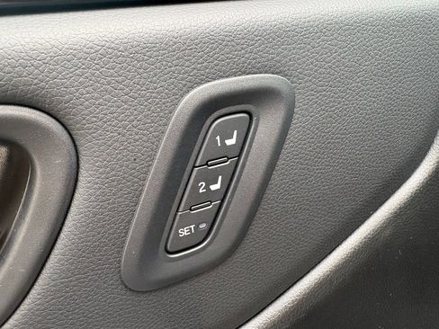 Certified 2025 Honda Pilot Touring image 11