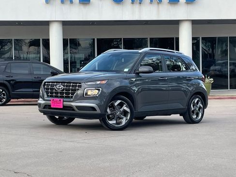 Used 2025 Hyundai Venue SEL image 1