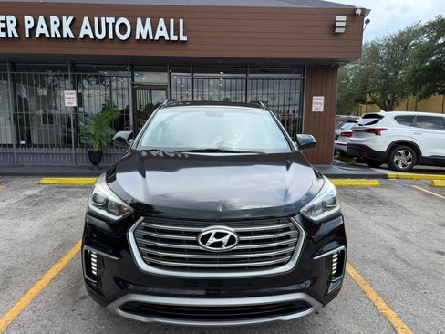 Used 2017 Hyundai Santa Fe SE FWD image 2