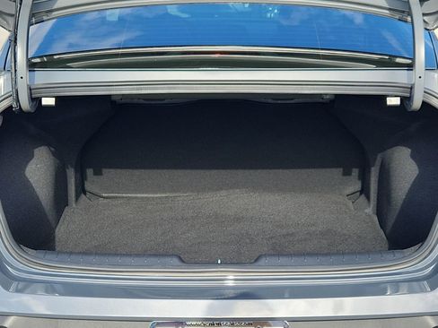 Used 2025 Hyundai Elantra SEL image 8