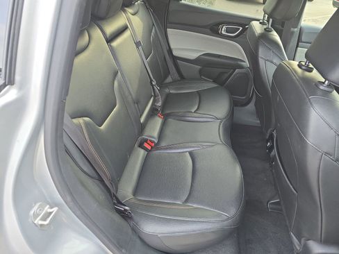 Used 2024 Jeep Compass Limited image 11