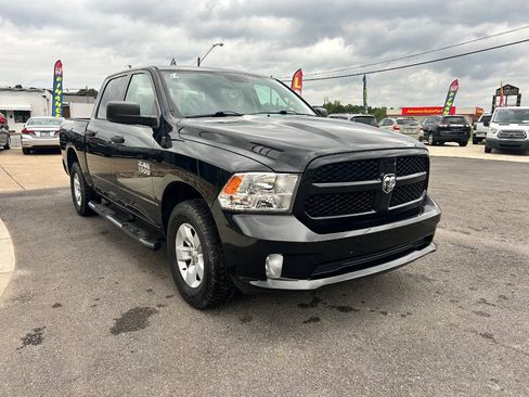 Used 2017 RAM 1500 Express AWD/4WD image 3