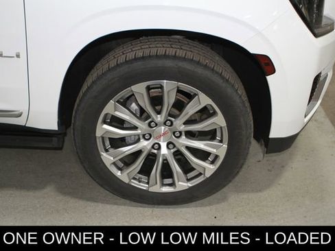 Used 2022 GMC Yukon XL Denali AWD/4WD image 6