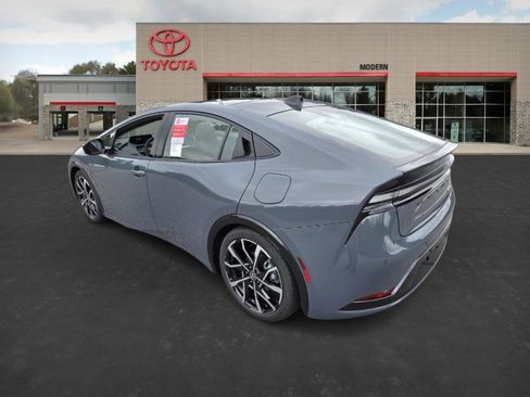 New 2025 Toyota Prius Plug-In Hybrid image 7