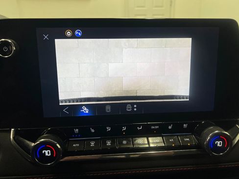 Used 2025 Chevrolet Colorado Z71 w/ Technology Package AWD/4WD image 64