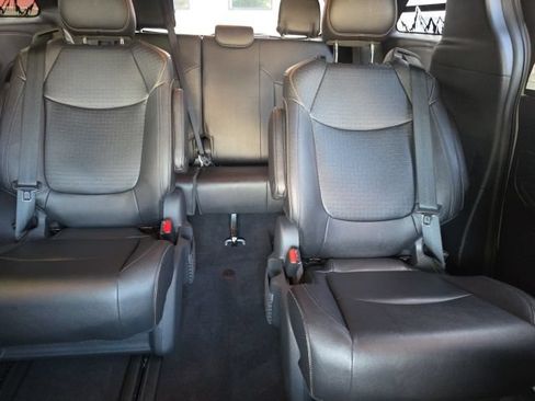 Used 2025 Toyota Sienna XLE Woodland Edition AWD/4WD image 17
