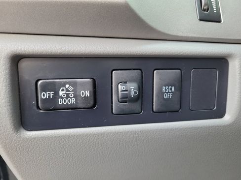 Used 2013 Toyota Tundra 4x4 CrewMax image 20