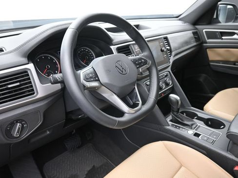 Used 2020 Volkswagen Atlas Cross Sport SE FWD image 18