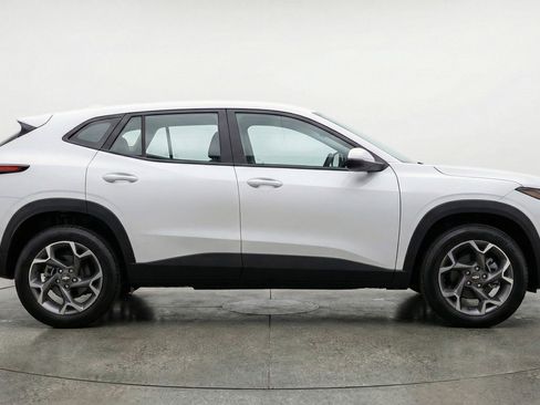 Used 2025 Chevrolet Trax LT image 11