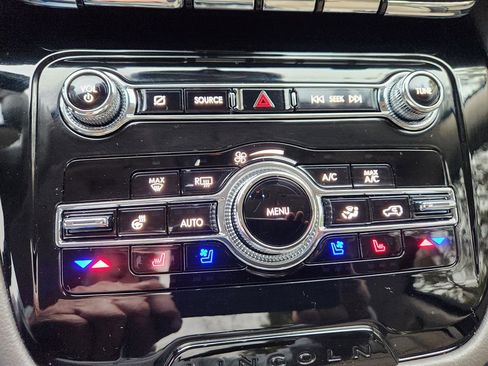 Used 2022 Lincoln Corsair AWD w/ Premium Package image 38