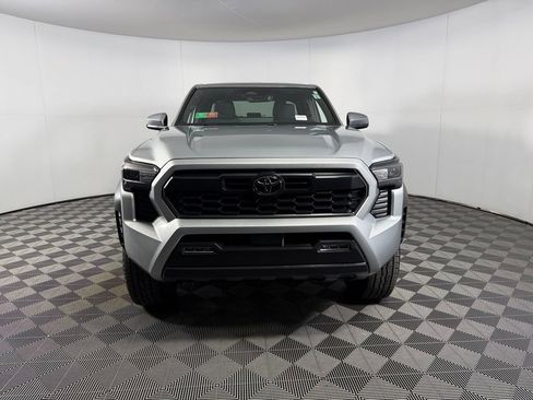Used 2025 Toyota Tacoma TRD Off-Road AWD/4WD image 4