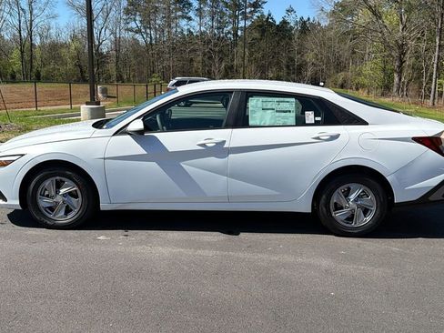 New 2026 Hyundai Elantra SE image 8