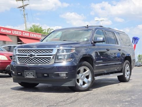 Used 2018 Chevrolet Suburban LT w/ LT Signature Package AWD/4WD image 2