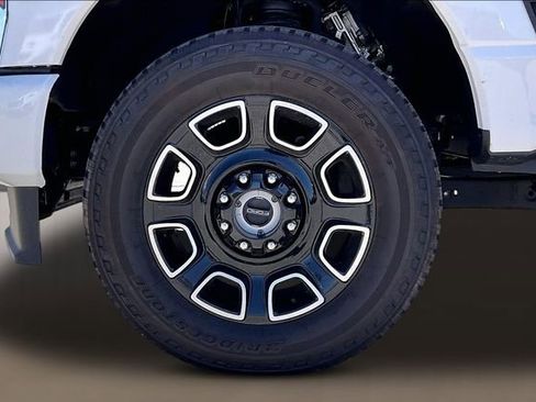 Used 2025 Ford F250 Platinum w/ FX4 Off-Road Package AWD/4WD image 7