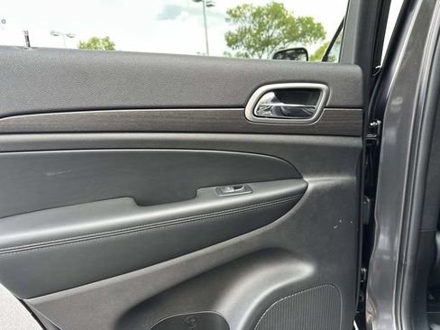Used 2017 Jeep Grand Cherokee Altitude AWD/4WD image 32