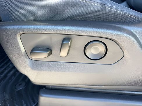 Used 2025 Chevrolet Silverado 1500 Custom image 10