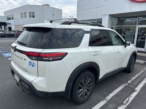 Used 2023 Nissan Pathfinder SV w/ SV Premium Package image 10