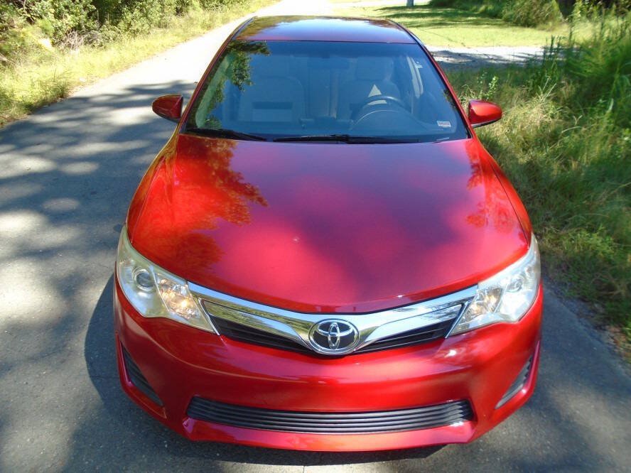 Used 2012 Toyota Camry LE FWD image 2