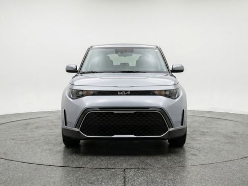 Used 2025 Kia Soul LX w/ LX Technology Package FWD image 2