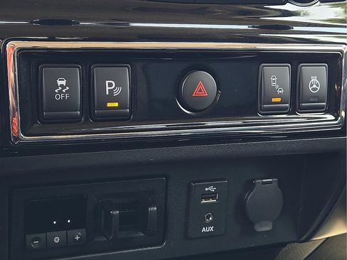 Used 2018 Nissan Titan Platinum Reserve w/ Platinum Utility Package AWD/4WD image 16