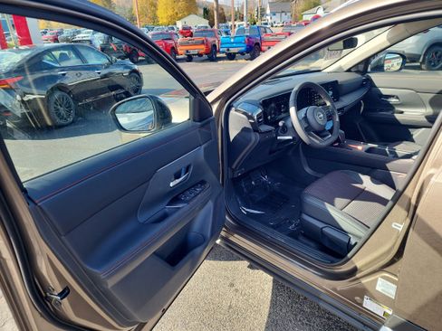 New 2026 Nissan Kicks SR w/ Cold Weather Package image 10