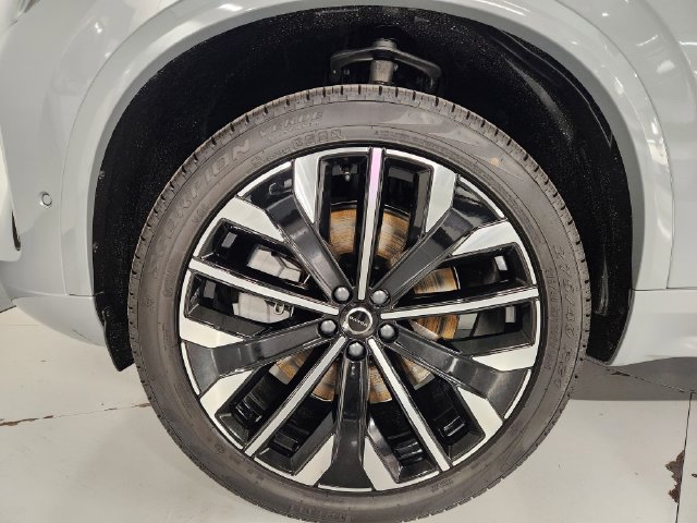 New 2026 Volvo XC90 T8 Plus w/ Protection Package Premier AWD/4WD image 8