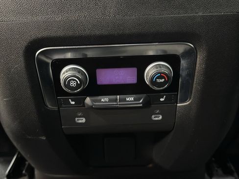 Used 2024 Chevrolet Suburban Premier image 14