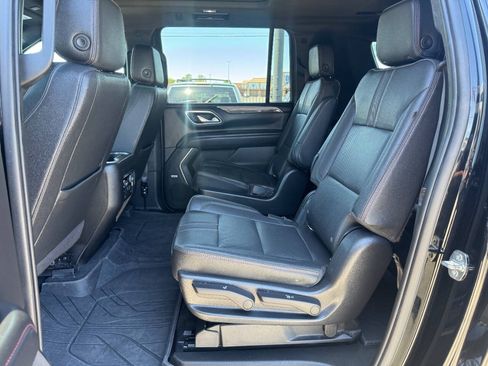 Used 2022 Chevrolet Suburban RST w/ Luxury Package AWD/4WD image 10