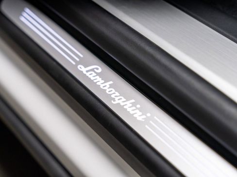 Used 2022 Lamborghini Urus image 64