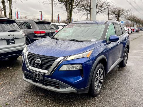 Used 2023 Nissan Rogue SV image 3