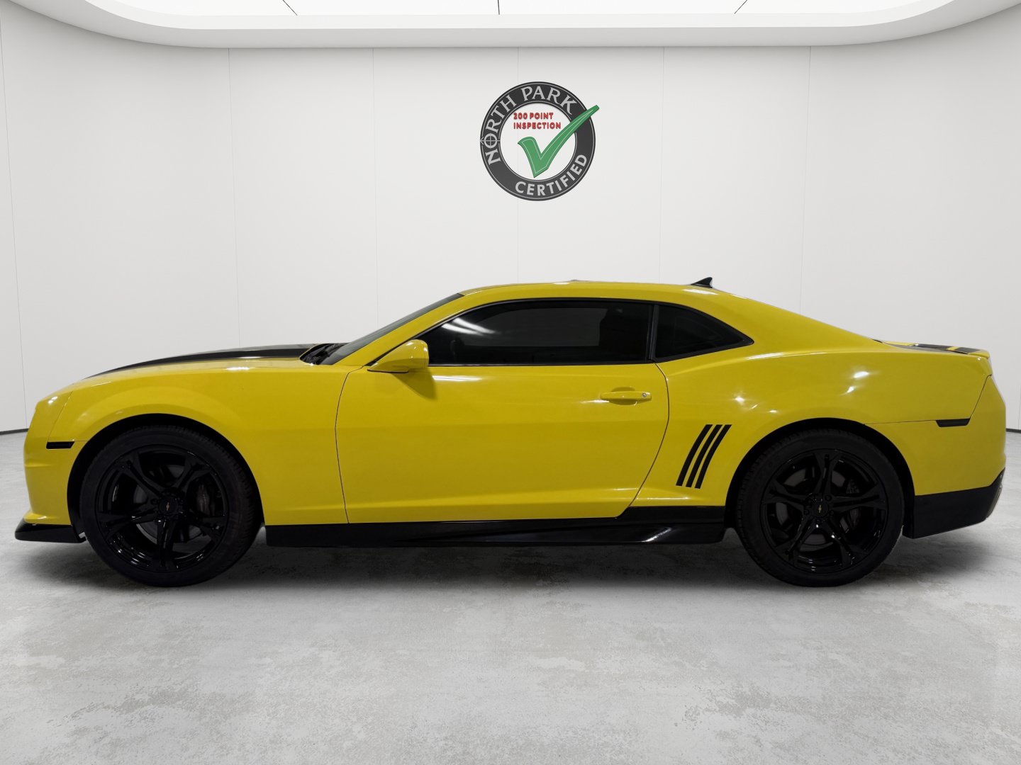 Used 2010 Chevrolet Camaro SS w/ LPO, Ground Effects Package RWD image 2