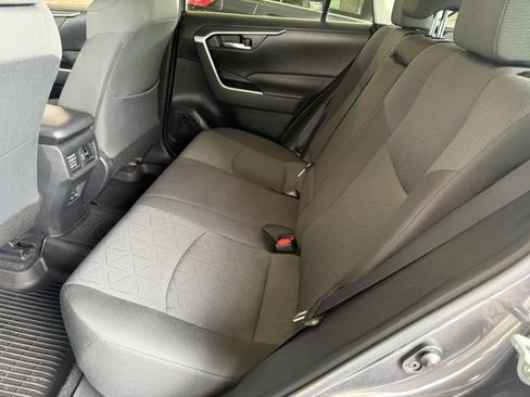 Used 2022 Toyota RAV4 XLE AWD/4WD image 5