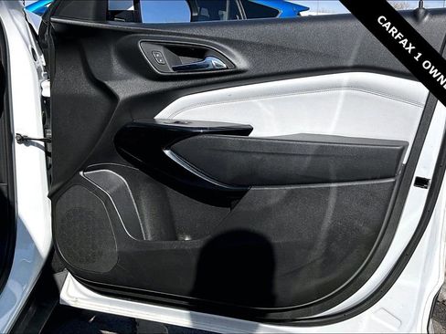 Used 2025 Chevrolet Trax LT w/ LT Convenience Package image 26