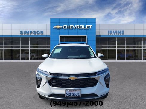 Used 2025 Chevrolet Trax LT w/ Driver Confidence Package image 3