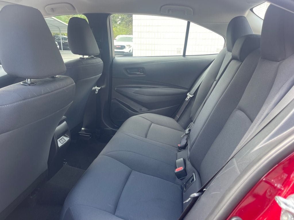 Used 2025 Toyota Corolla LE FWD image 12