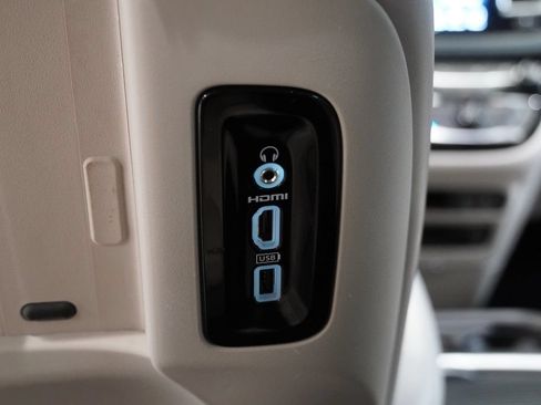 Used 2018 Chrysler Pacifica Limited w/ Advanced Safetytec Group FWD image 31