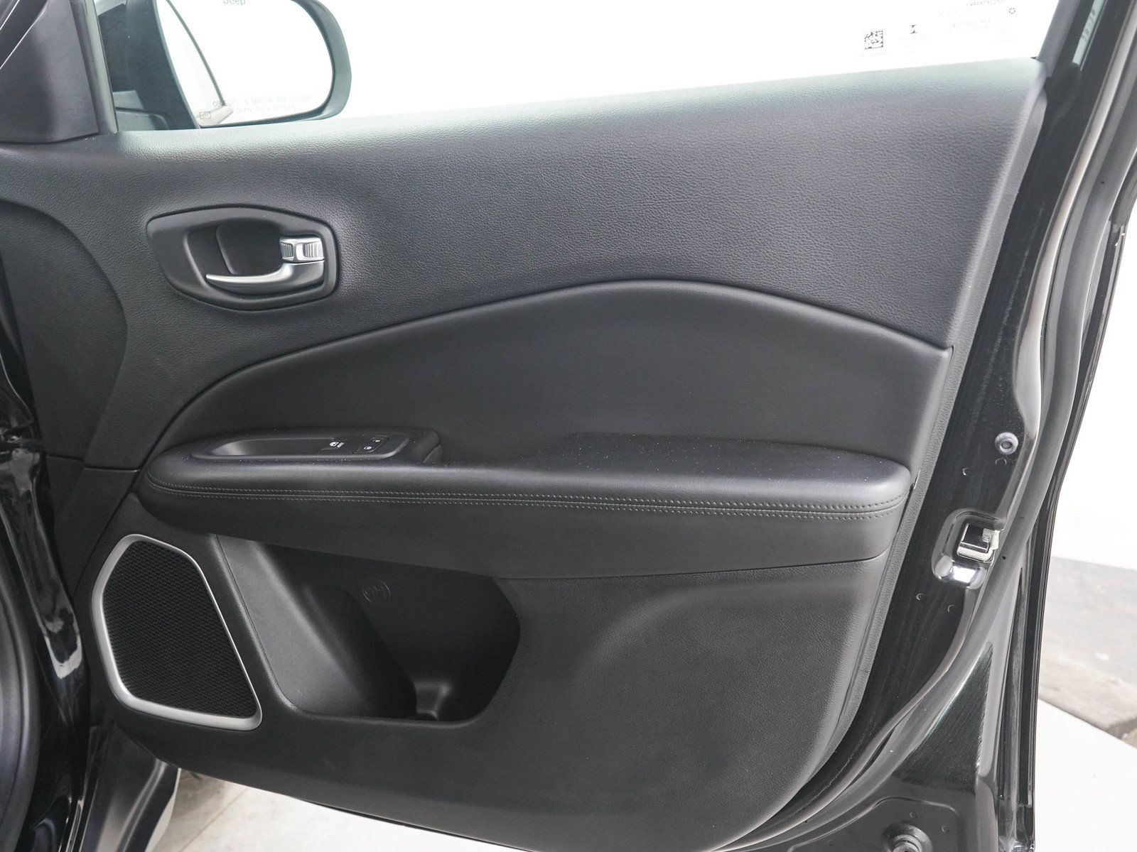 Used 2021 Jeep Compass Latitude AWD/4WD image 11