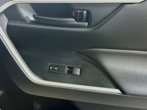 Used 2020 Toyota RAV4 LE w/ Carpet Mat Package AWD/4WD image 28