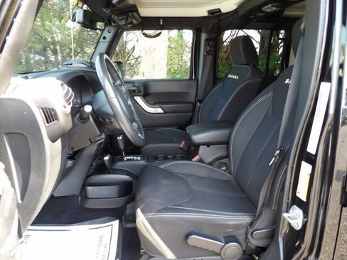 Used 2015 Jeep Wrangler Unlimited Sahara w/ Connectivity Group AWD/4WD image 13