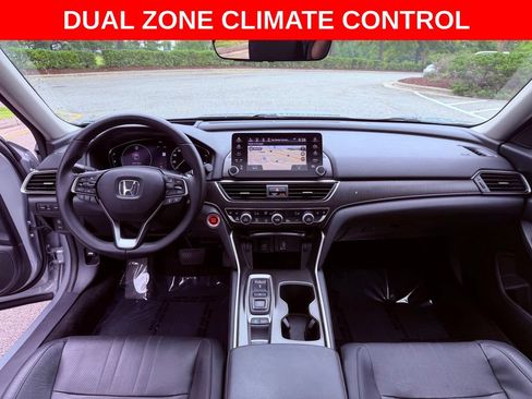 Used 2018 Honda Accord Touring image 11
