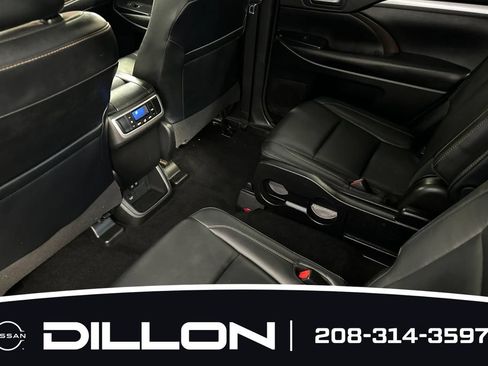 Used 2018 Toyota Highlander XLE w/ Carpet Mat Package (TMS) FWD image 12