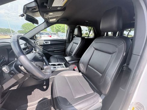 Used 2020 Ford Explorer XLT w/ Equipment Group 202A RWD image 6