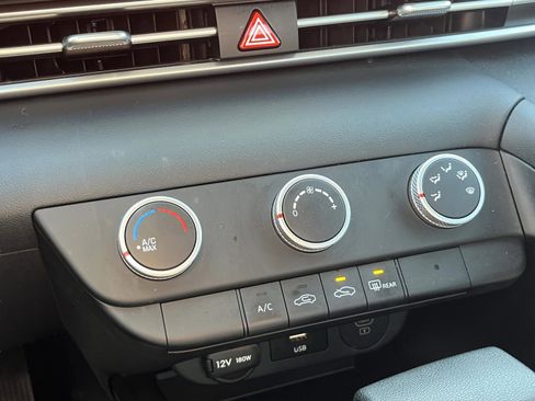 Used 2025 Hyundai Elantra SE w/ Cargo Package image 21